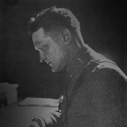 Hans Zinsser debió preguntarse cómo ese novel investigador tenía tanto saber humanístico