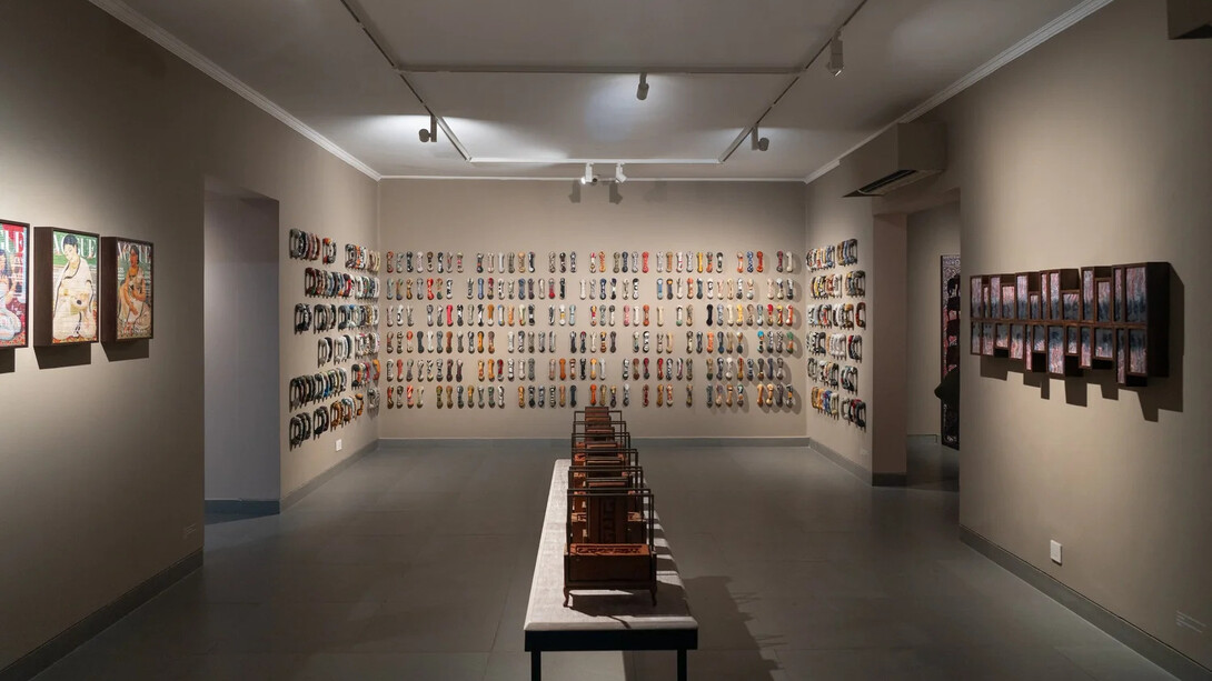 Debasish Mukherjee, Abr kyā chīz hai? / What really is a cloud? Exhibition view. Courtesy of Akar Prakar