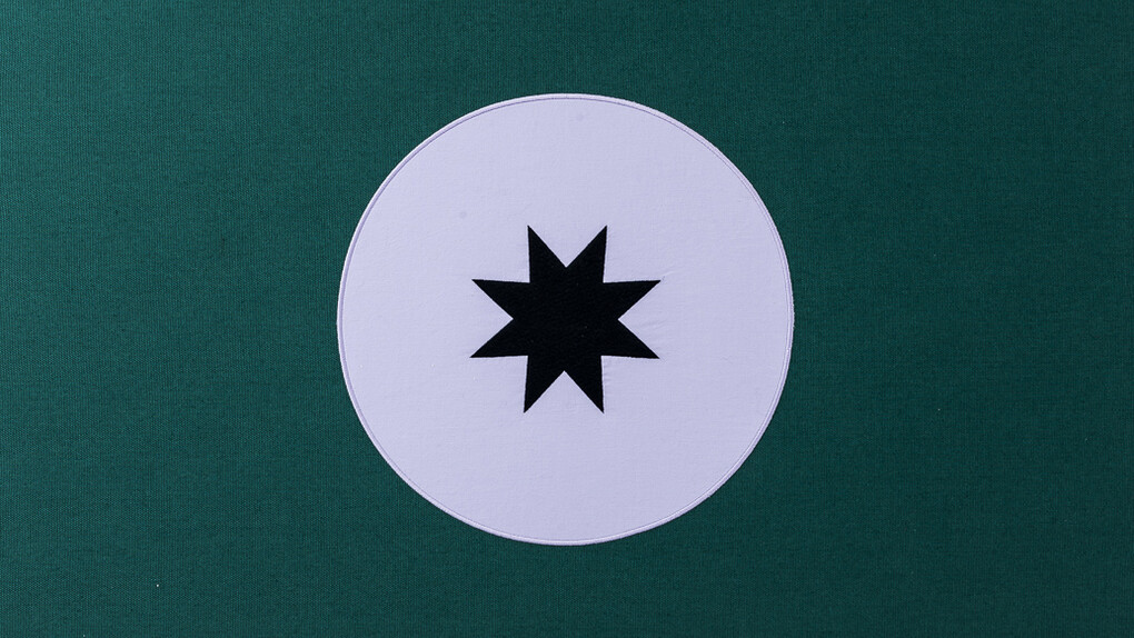 Gregorio Samsa, Flag, 2015 Collage di stoffe, 60 x 90 cm, dettaglio dell’installazione, Untitled, 2015  