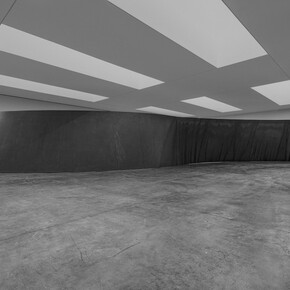 Reverse Curve. Courtesy of Gagosian Gallery