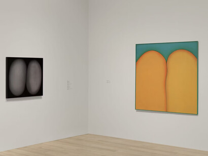 Huguette Caland, Outside the line, exhbition view. Courtesy of Institute of Contemporary Art
