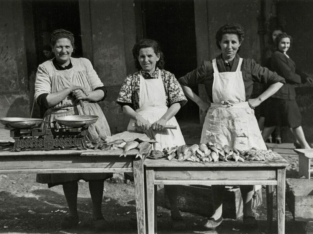 La vida por delante, La infancia en la calle, 1941-1951, Fotografías de Valentín Vega. Courtesy of MNA
