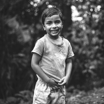 Leían ellos mi sincero agradecimiento y tal vez el hecho de haber podido ayudar a un forastero sentían que les daba licencia para tratarme con familiaridad y hasta afecto