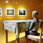 Ausstellungsansicht/exhibition view I am a Problem, Vordergrund/foreground: Martin Honert: Foto, 1993 Courtesy VG Bild-Kunst, Bonn 2017, Foto/photo: Axel Schneider