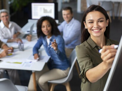 Muito se fala sobre a importância de promover a diversidade no ambiente corporativo, mas, na prática, ela ainda é tratada como uma meta periférica, isolada do core business das empresas. A cultura organizacional, no entanto, não é moldada por discursos, mas por aquilo que é tolerado, incentivado e recompensado no dia a dia da instituição