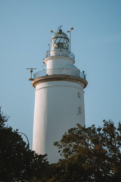 La Farola, nome feminino dado ao farol do porto de Málaga, na Espanha, é um dos poucos a fazer referência à uma mulher