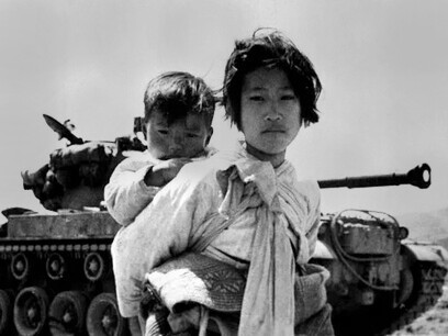 Analise os eventos que levaram à Guerra das Coreias, incluindo a intervenção de potências estrangeiras e o papel da ONU
