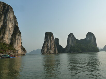 Ha Long Bay, rochedos. Fotografia Tatiana Sato