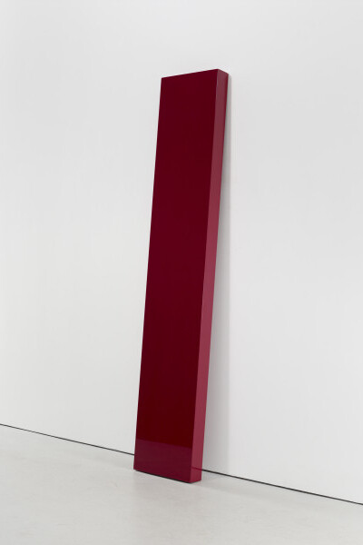 John McCracken, Traveller, 2006, Polyester resin, fiberglass and plywood, 94 x 17 x 4 inches (238.8 x 43.2 x 10.2 cm), Signed, titled, and dated base
© The Estate of John McCracken; Courtesy David Zwirner, New York/London