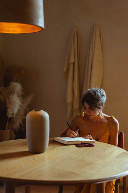 Scrivere. Per iniziare, potresti semplicemente cominciare con lo scrivere
liberamente senza interrompere la tua ispirazione