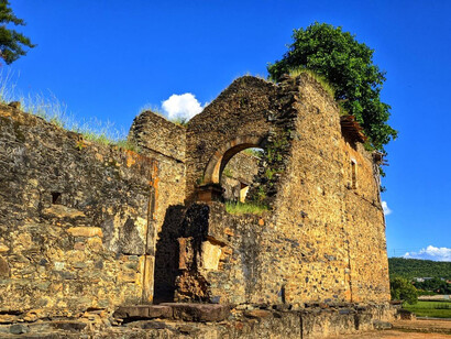 Ruína da Igreja de Pedras, Patrimônio histórico Municipal de Várzea da Palma, Minas Gerais, localizada próximo ao encontro dos rios São Francisco e Rio das Velhas