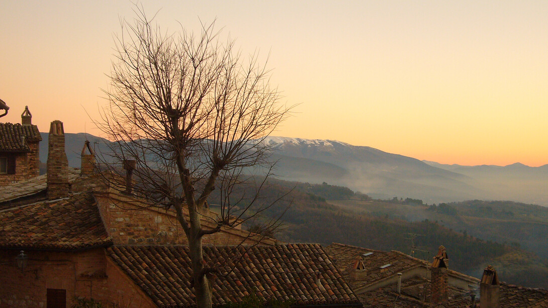 Case di pietra nel borgo di Collepino