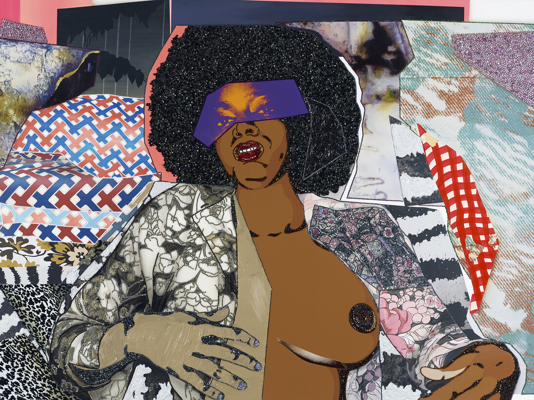 Mickalene Thomas, Portrait of Maya #8, 2015, Strass, acrylique, émail et sérigraphie sur panneau de bois, Rhinestones, acrylic, oil, enamel paint and silk screen on wood panel, 152,4 x 243,84 x 5,08 cm, Courtesy Mickalene Thomas & Galerie Nathalie Obadia Paris/Bruxelles. Copyright: Mickalene Thomas Studio