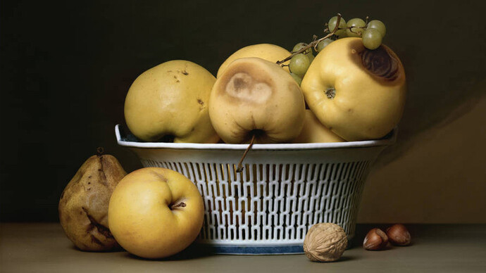 Sharon Core, Apples in a Porcelain Basket, 2007, Chromogenic print © Sharon Core, Courtesy of the Artist and Yancey Richardson