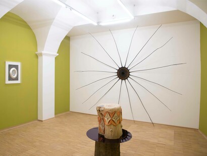 Elly Strik, Les chaussures que ma mère m'a données, exhibition view. Courtesy of Nosbaum Reding Gallery