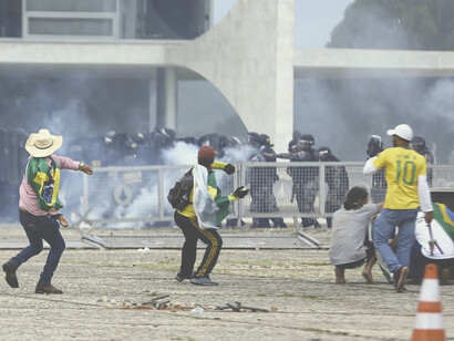 Partidarios de Jair Bolsonaro asaltaron el Congreso y edificios gubernamentales en la capital Brasilia para intentar revocar el resultado de las elecciones que devolvieron al poder al líder de la izquierda Luiz Inácio Lula da Silva