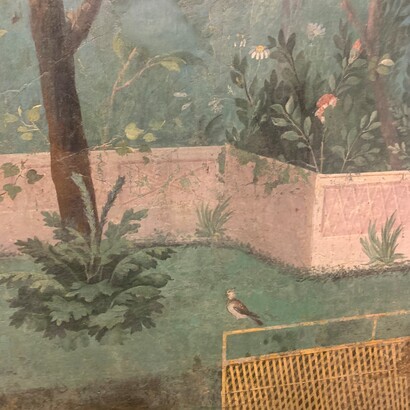 Tra i dettagli più studiati vi sono gli uccelli e gli animali, che contribuiscono a creare un senso di armonia tra natura e architettura. Foto di Raffaella Cesareo