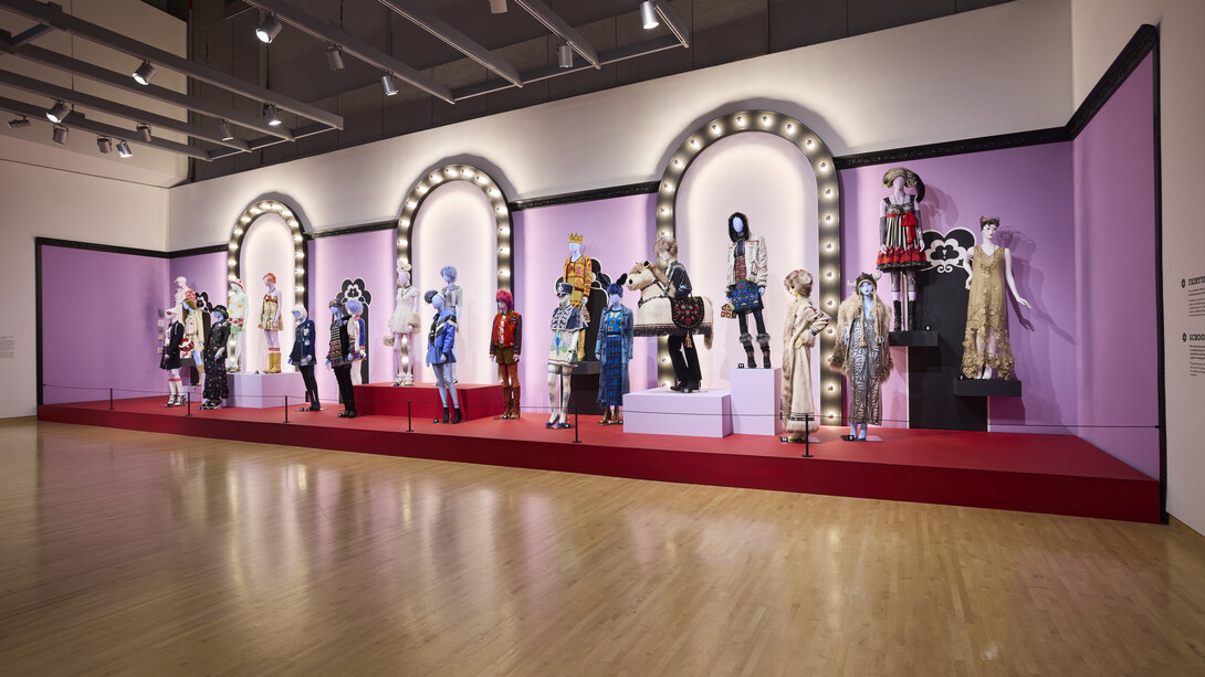 El mundo de Anna Sui, vista de exhibición. Cortesía del Phoenix Art Museum