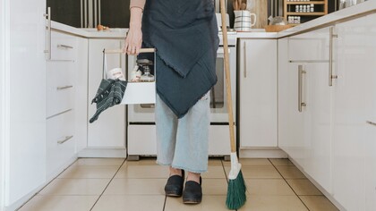 Kiyomeru significa "purificare" ed è una pratica giapponese che trasforma la pulizia quotidiana in un atto meditativo, in cui si purifica sia l’ambiente che la mente