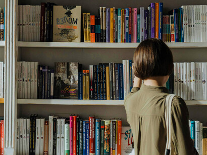 Muchos escritores emergentes argentinos adaptan sus textos a las demandas del mercado y las expectativas de la progresía para obtener visibilidad y éxito