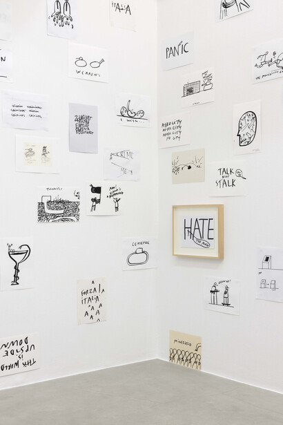 Dan Perjovsch, Drawing anarchy, vista dell'esposizione. Per gentile concessione di kaufmann repetto