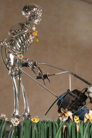 “Madonna scheletrita”, 2008, ceramica policroma e argento, cm. 200 x 354 x 241. Courtesy Gian Enzo Sperone
