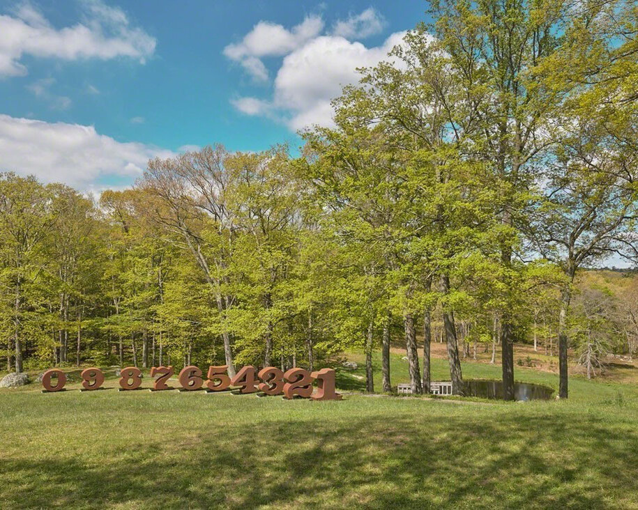 Robert Indiana. Courtesy of The Glass House
