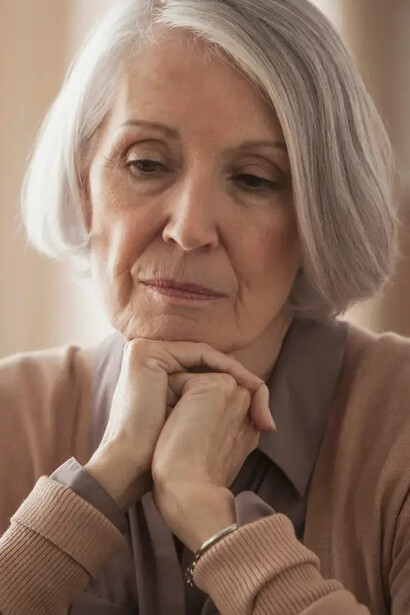 Mujer deprimida: como Marilyn, muchas mujeres cosificadas desde muy jóvenes han instalado la depresión ahí arriba, en sus cabezas