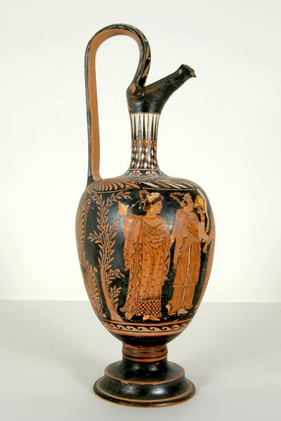 Oinochoe de figuras rojas que representa el juicio de París, de Paestum, siglo IV BC, Museo Arqueológico Nacional de Paestum. Cortesía de Parco archeologico del Colosseo