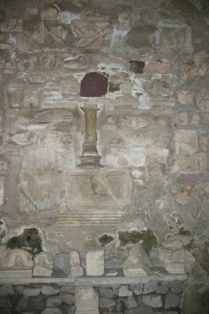 Restos arqueológicos bajo la Basílica de San Clemente