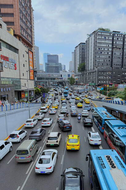  Ebenso ist der massive Wohnungsbau ein deutlicher Indikator für den Wandel von einer halbfeudalen Gesellschaft zum Zeitpunkt des Sieges der Revolution zu einer Gesellschaft. Bild: Chongqing