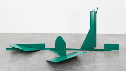 Larry's Land (B0944) (1970), Painted green steel, 170 x 600 x 305 cm, Image courtesy of Annely Juda/Barford Sculptures
