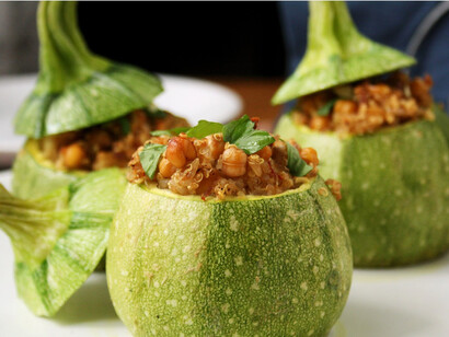 Zucchine ripiene di frutta secca