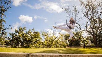 Judoca faixa preta é registrada em grande salto