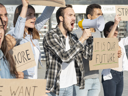 Des voix diverses s'élèvent dans les manifestations