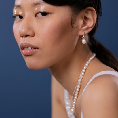 La Donna-Perla è un dono dell’universo, venuto a illuminare i nostri passi quando siamo pronti a trasformare l’ombra in meraviglia