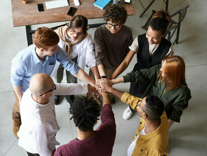 Discussion sur l'importance de l'écoute, de la compassion et de l'empathie dans le leadership, soulignant la nécessité pour un leader de comprendre et de soutenir les membres de son équipe