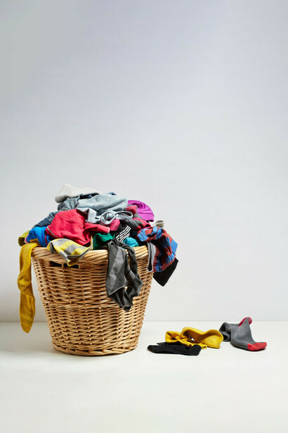 Décadas atrás, en las casas ricas existía la figura de ama de llaves, que no era ciertamente la tenedora del poder, sino una asistenta, una presencia atenta y cordial