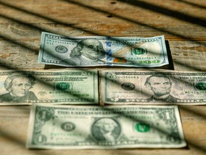 The Money Fix explains how the power to coin USA money based in our Constitution, fell into private hands, as bankers and their political allies created the Federal Reserve in 1913
