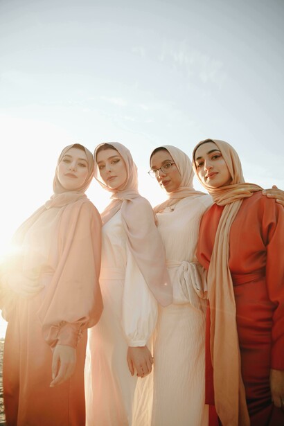 Donne in abiti islamici. Le tradizioni musulmane in Europa: integrazione e identità culturale in discussione