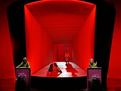 Halts maul, Kassandra! Courtesy of the Deutsches Theater