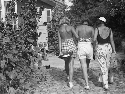 Durante años, se ha reprochado a Sven Türck haber mostrado una Dinamarca luminosa, ajena al conflicto. Pero el archivo completo cuenta otra historia. Klampenborg, Dinamarca 