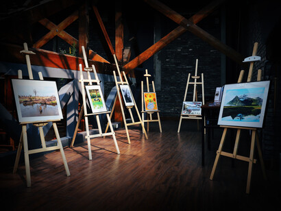 Taller de pintura en una galería de arte moderno