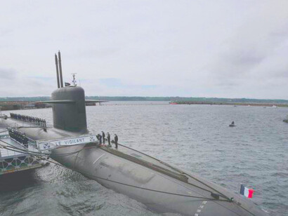 Le Vigilent submarine preparing to submerge