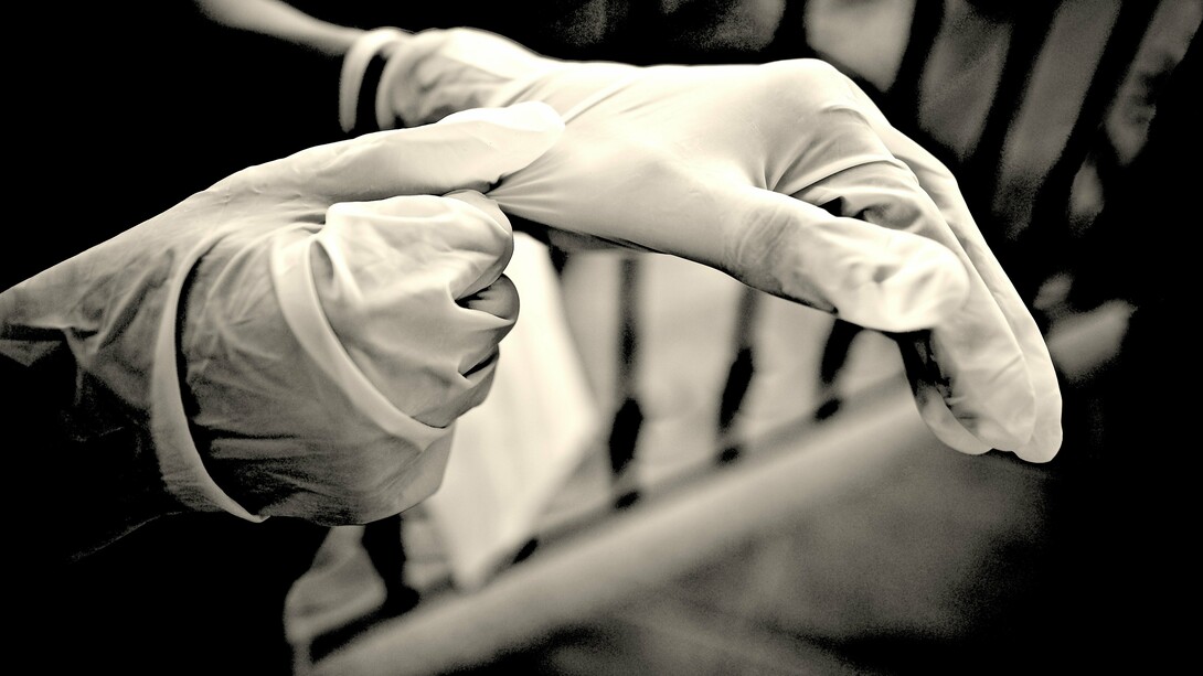 ¿Con guantes o sin guantes? Donde dije digo...