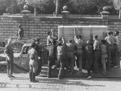 Llegada a la Estación de Francia de las obras evacuadas a Ginebra al final de la 
guerra. Cortesía del Museu Nacional d’Art de Catalunya. Fotografía de Carlos Pérez de Rozas. Arxiu Fotogràfic de Barcelona