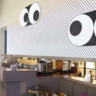 Easy Heavy III, 2013 und Eye to Eye, 2013 von Claudia Comte. Courtesy of Museum Haus Konstruktiv