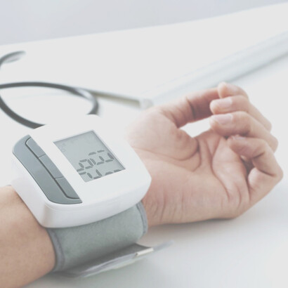 Sono reperibili sul mercato dispositivi da polso  per la misurazione della pressione rivendicati come affidabili per l'automisurazione della pressione arteriosa