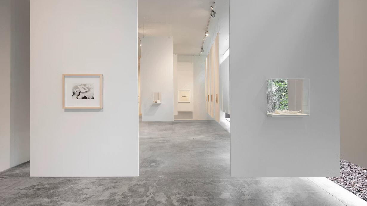 Luis Camnitzer, Una que cubre la palabra que la nombra, exhibition view. Courtesy of Labor Gallery