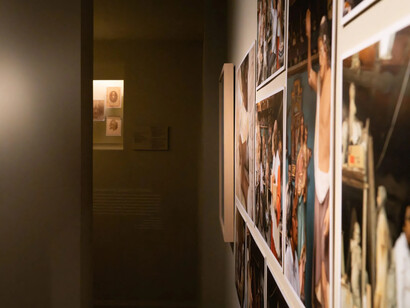 Persistencia del dogma, vista de exhibición. Cortesía del Museo de Antioquia